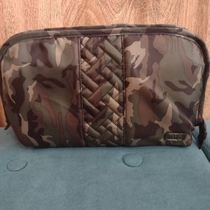 Lug flash cosmetic case in camo green
